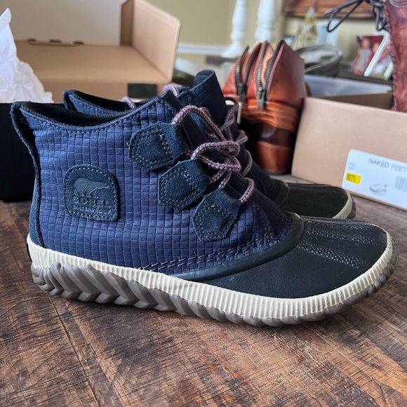 Sorel boots - Picture 7 of 7